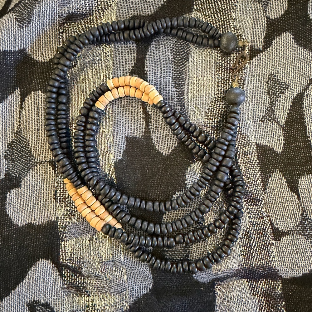 Vintage Black and Tan Beaded Necklace